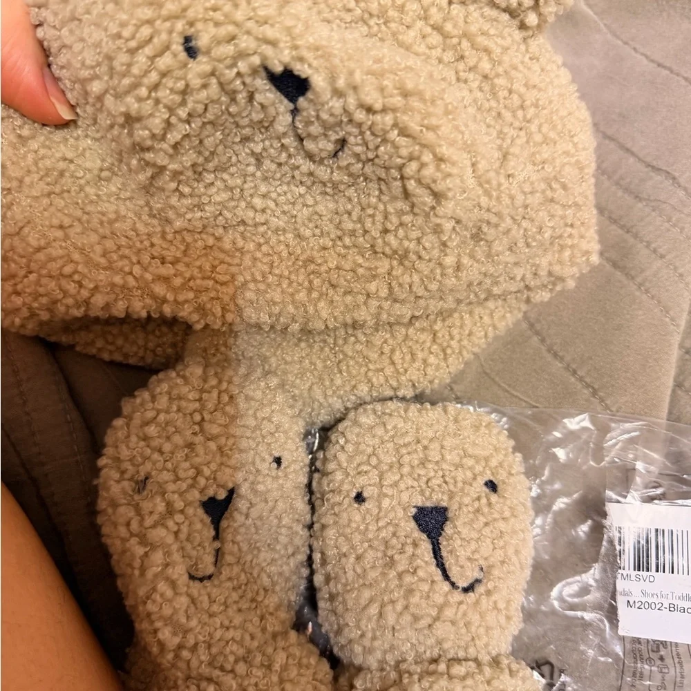 Set hat and gloves! Cute Bear Fleece Hat! NWOT 0-3m
